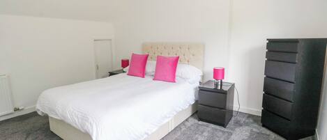 3 ห้องนอน, ห้องพักตกแต่งอย่างมีเอกลักษณ์, ตกแต่งพิเศษโดยเฉพาะ, Wi-Fi ฟรี