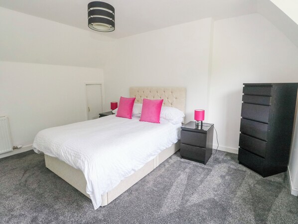 3 bedrooms, individually decorated, individually furnished, free WiFi