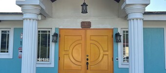 2-bedroom house in Nassau near downtown and the beach with Wi-Fi and AC