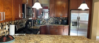 2-bedroom house in Nassau near downtown and the beach with Wi-Fi and AC