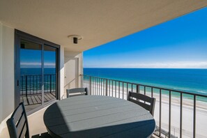 Apartamento, 3 habitaciones | Restaurante al aire libre