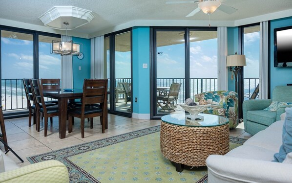 Condo, 3 Bedrooms | Living area