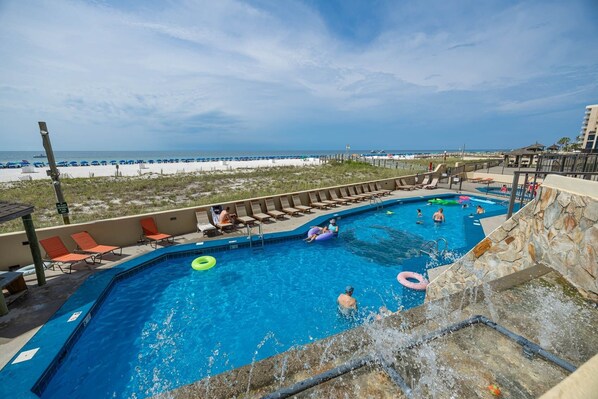 Apartamento, 1 habitación | Piscina | Una piscina cubierta, una piscina al aire libre