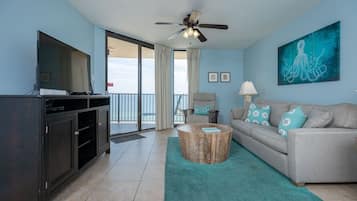 Condo, 2 Bedrooms | Living area