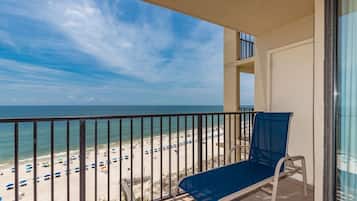 Condo, 2 Bedrooms | Property grounds