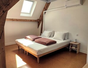 2 bedrooms, WiFi, bed sheets