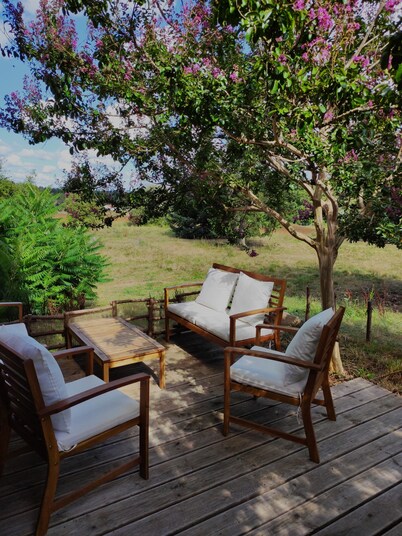 Pondside healthy lodging in lively Piégut-Pluviers