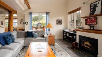 Townhome, 3 Bedrooms | Living area