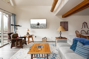 Townhome, 3 Bedrooms | Living area