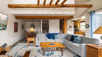 Townhome, 3 Bedrooms | Living area