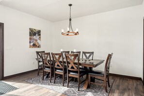 Nhà, 4 phòng ngủ | Khu ăn uống