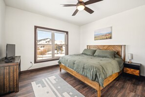 Nhà, 4 phòng ngủ | 4 phòng ngủ, khu vực làm việc phù hợp cho laptop 