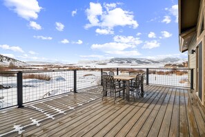 House, 4 Bedrooms | Outdoor dining - 4br Mountain View Home - 5 Minutes to Granby Ranch 4 Bedroom Home (Granby)