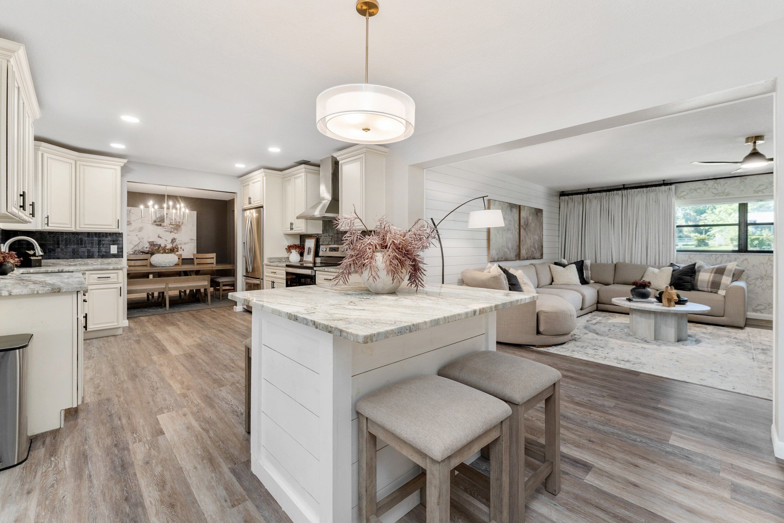 House, 5 Bedrooms | Living area