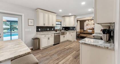 Designer Pet-friendly Retreat With Heated Pool 5 Bedroom Home