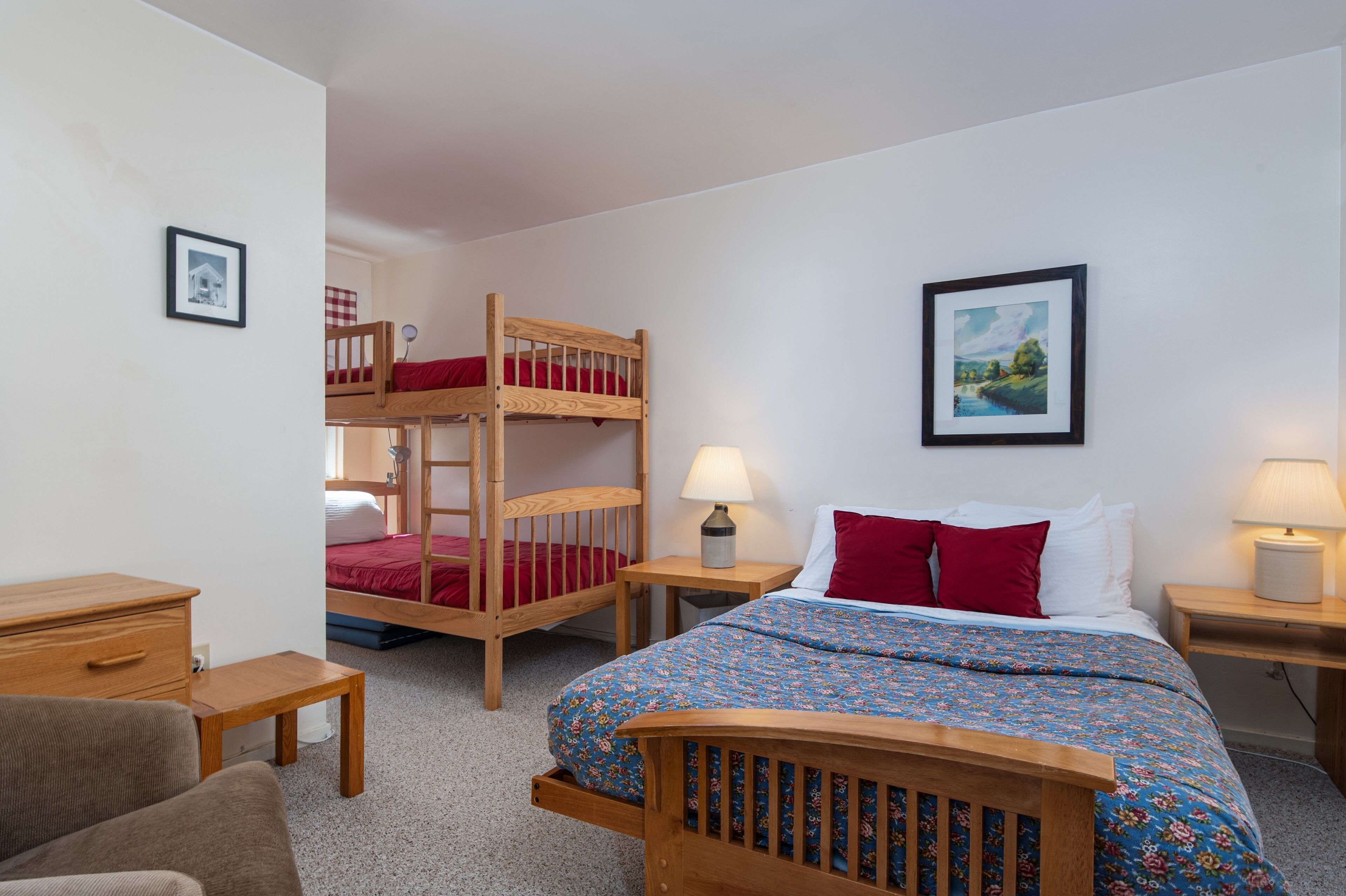 2 habitaciones y espacio para trabajar con laptop 