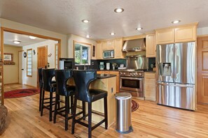 Hus, 3 soverom | Eget kjøkken | Kjøleskap, ovn, kokeplater og kaffetrakter/tekoker