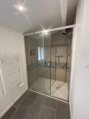 Shower, towels, toilet paper - Quiet house near the beach. Ideal for family vacations. (Gujan-Mestras)