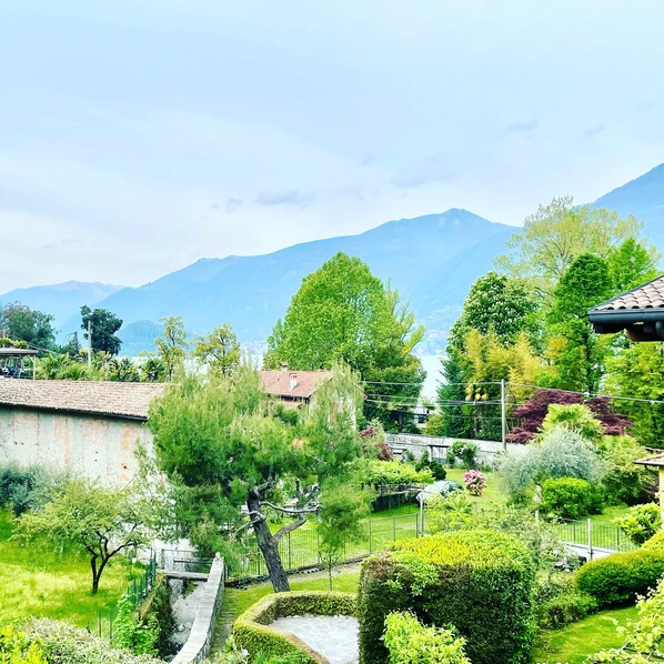 Property grounds - Apartment with balcony, garden, parking. DOG WELCOME (Bellagio)
