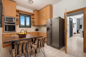 Mikrowelle, Ofen, Herdplatte, Geschirrspüler