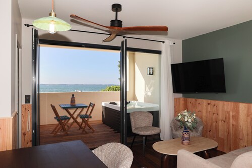 Suite Vue Mer Jacuzzi - Les Vagues Hôtel & Spa