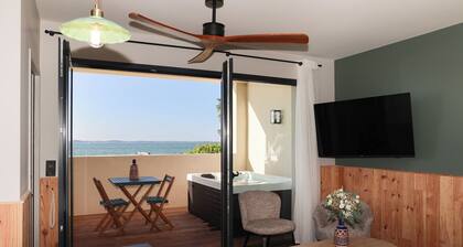 Suite Vue Mer Jacuzzi - Les Vagues Hôtel & Spa