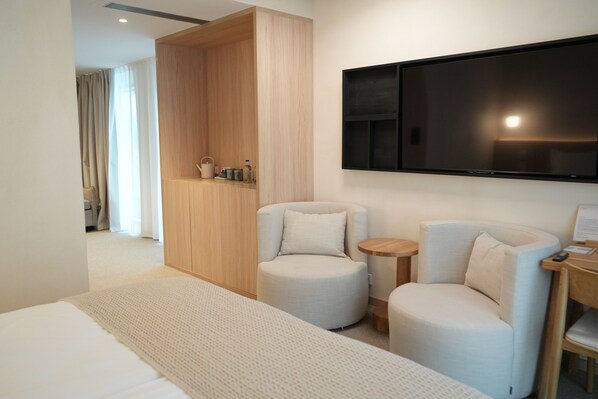 Superior Room, Balcony, Lake View | Minibar, in-room safe, desk, laptop workspace - At Hotel 35 (Słupca)