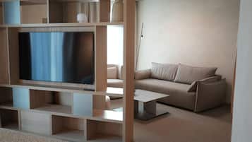 Minibar, in-room safe, desk, laptop workspace