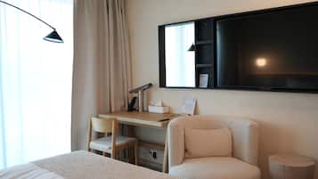 Minibar, in-room safe, desk, laptop workspace