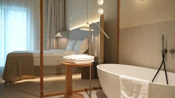 Deluxe Apartment, Balcony, Garden View | Bathroom