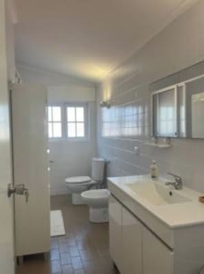 Dusche, Handtücher, Toilettenpapier