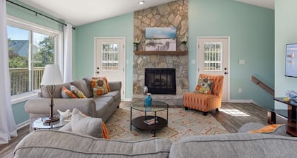 Stylish Oceanside Escape: 3BR, EV Charger, Decks, Near Beach Walkway