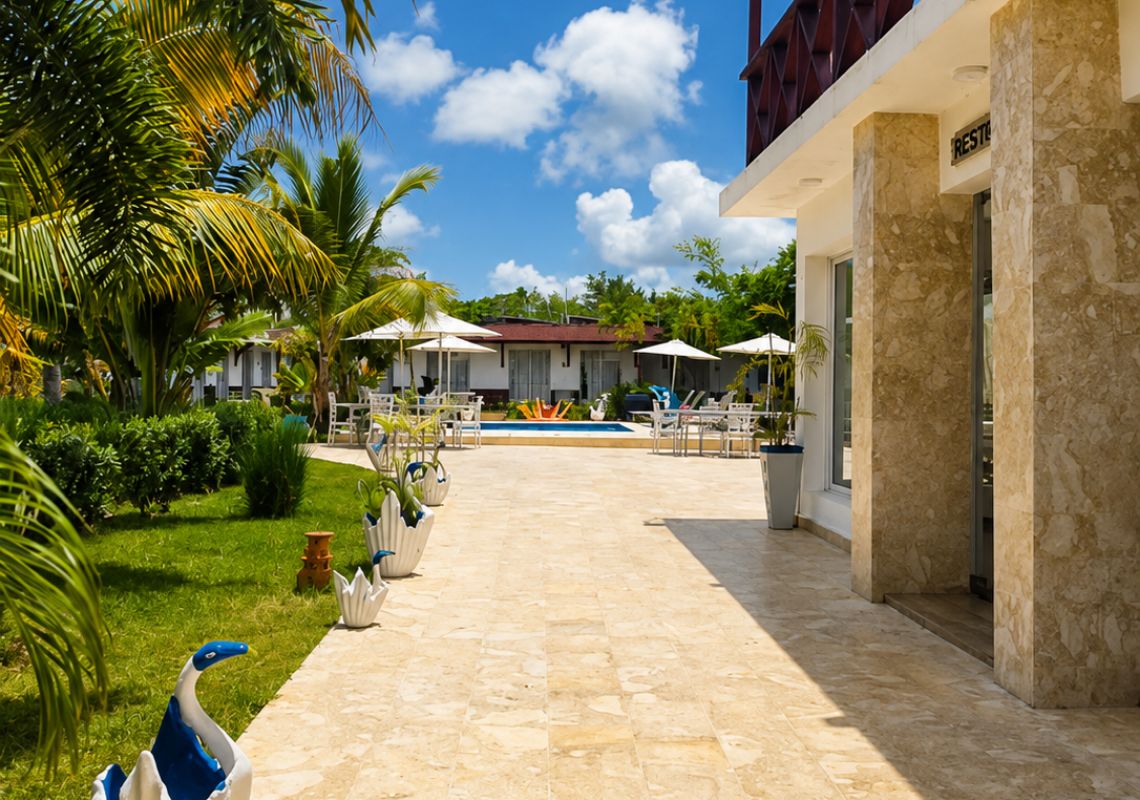 2 outdoor pools