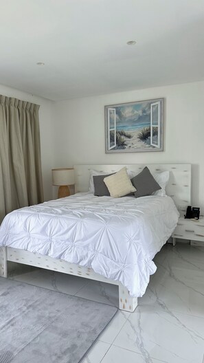 コンフォート ダブルルーム パティオ | セーフティボックス (室内)、客室ごとに異なる装飾、客室ごとに異なるインテリア、WiFi (無料)