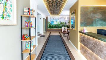 Quầy tiếp tân