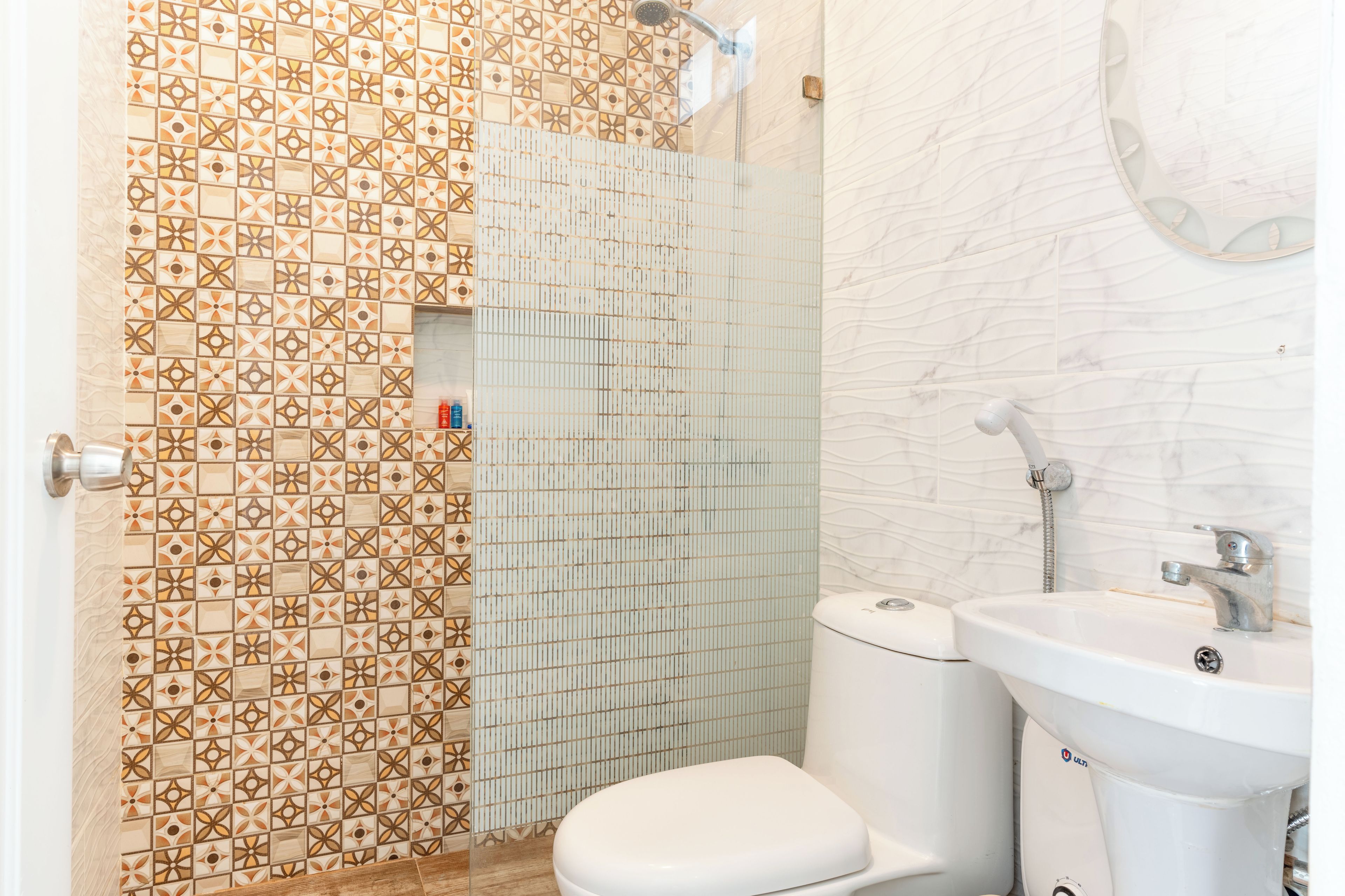 DOBLE VISTA JARDIN, ZONA VERDE, ACCESO PISCINA, ACCESO PLANTA BAJA | Bathroom | Shower, rainfall showerhead, hair dryer, towels