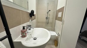 Hair dryer