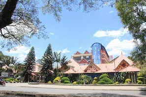 A hotel with a modern building and traditional-style structures. - Nuru Palace Hotel (Nakuru)