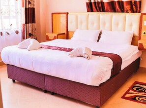 Quarto casal executivo, vista para o jardim | Wi-Fi de cortesia, roupa de cama