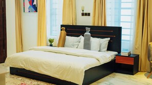 4 bedrooms, iron/ironing board, free WiFi, bed sheets