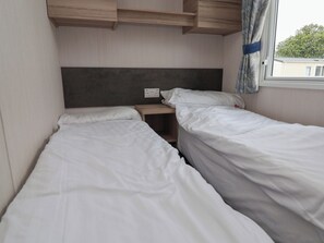 4 bedrooms, individually decorated, individually furnished, free WiFi - Caravan B8 (Abergele)