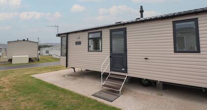 Caravan B8