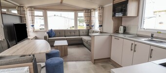 Caravan B8