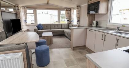Caravan B8