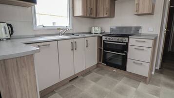 Dishwasher, cookware/dishes/utensils