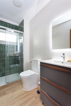 Hårføner og håndklær