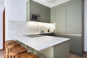 Mikrowelle, Herdplatte, Geschirrspüler