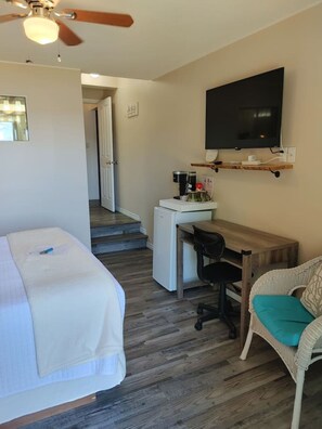 1 soverom, skrivebord, wi-fi (inkludert) og sengetøy