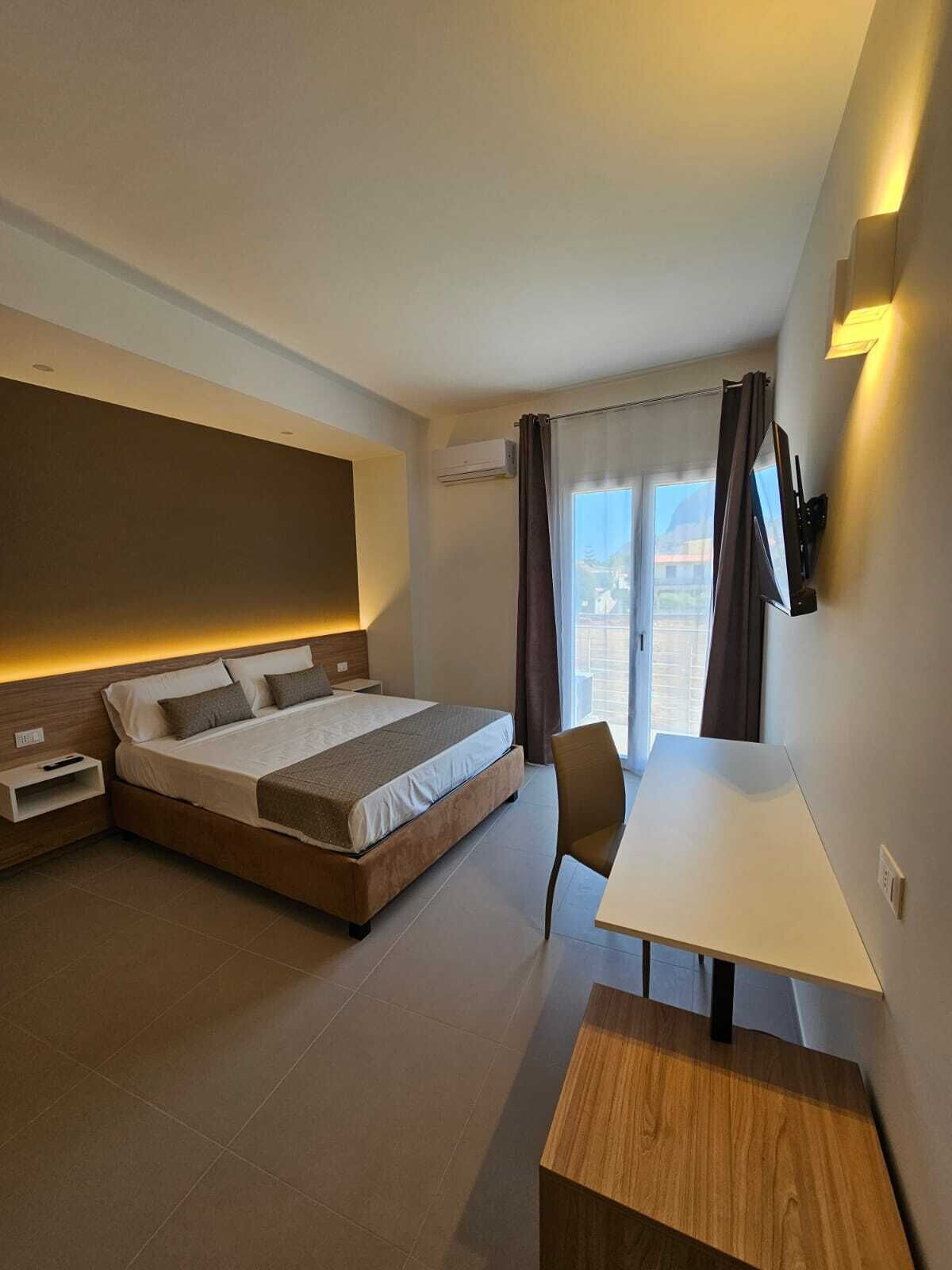 ห้องซูพีเรียสตูดิโอสวีท, ระเบียง | 1 ห้องนอน, โต๊ะทำงาน, พื้นที่ทำงานแบบใช้แล็ปท็อป, ผ้าม่านกันแสง