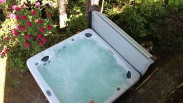 Baignoire à remous extérieure